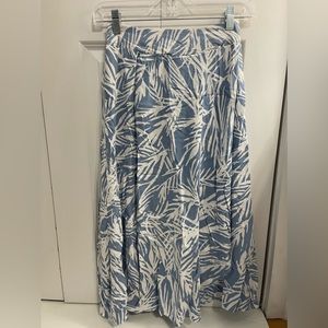 Blue and white pattern skirt